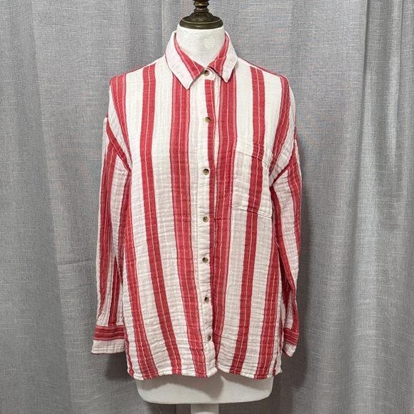 Old Navy Tops - Old Navy Cotton Button Up Shirt-S-Red/White Striped-Notched Sides-Textured EUC